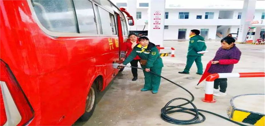 碳氫油總部首座加油站正式營業(yè)